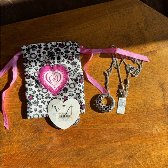 Elegant Silver and Black Pendant Necklace - Picture 9 of 9